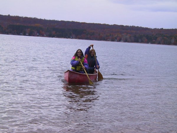 19 - Rachel seems to be the only one paddling in that boat!.JPG
