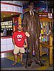 08 - In Niagara Falls by the tallest man in the world - Sep 2003.JPG